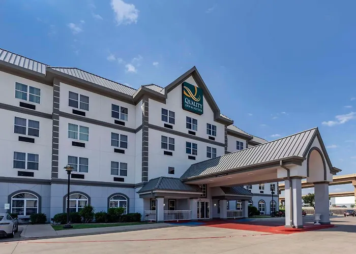 Quality Inn & Suites I-35 E-Walnut Hill Dallas
